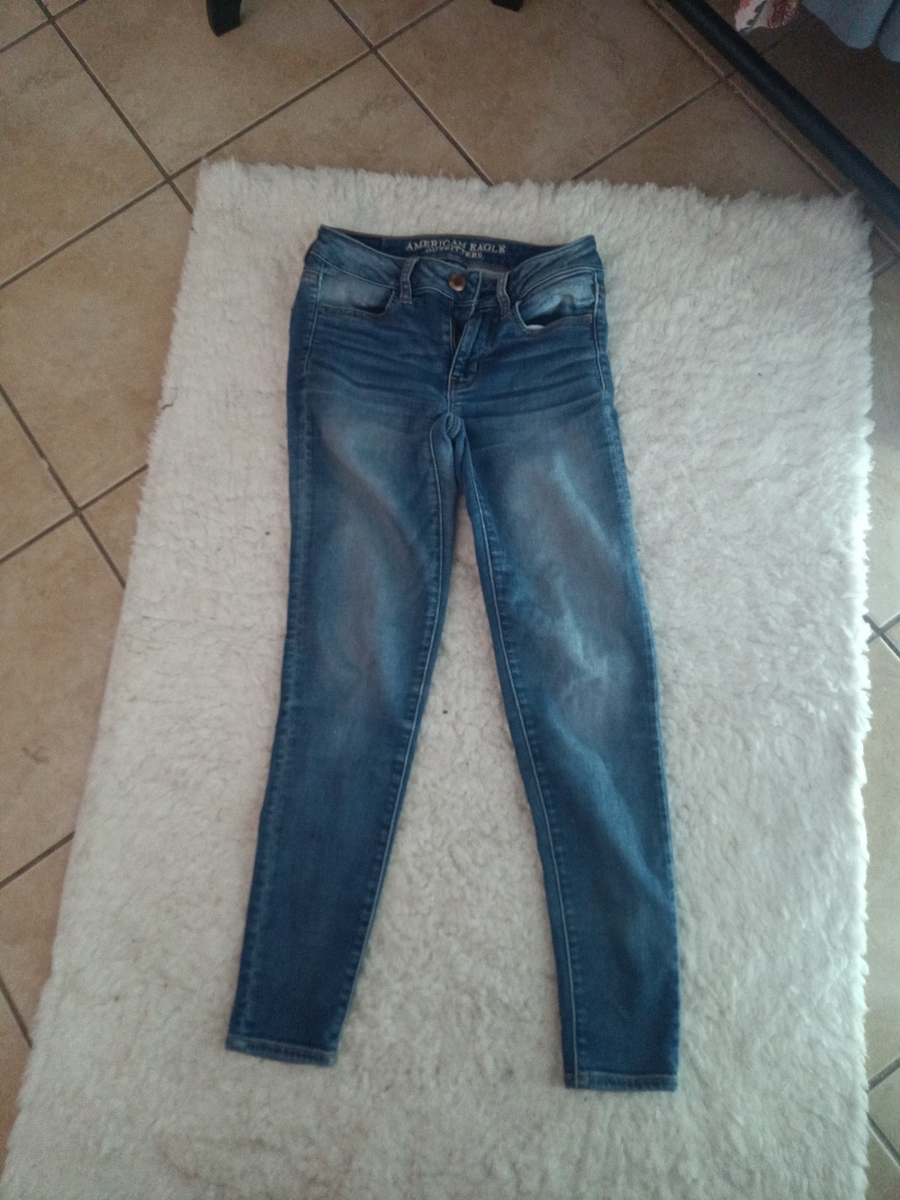 American Eagle Outfitters Skinny Jeans in Medium Blue Wash
